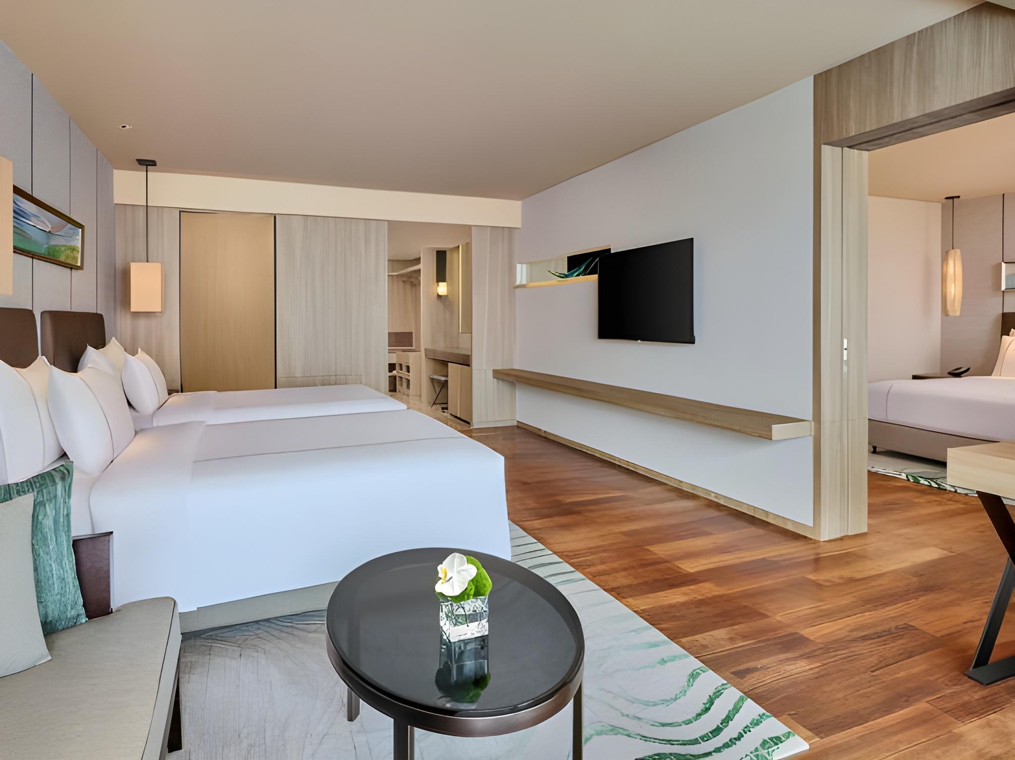 Theme, Family Suite