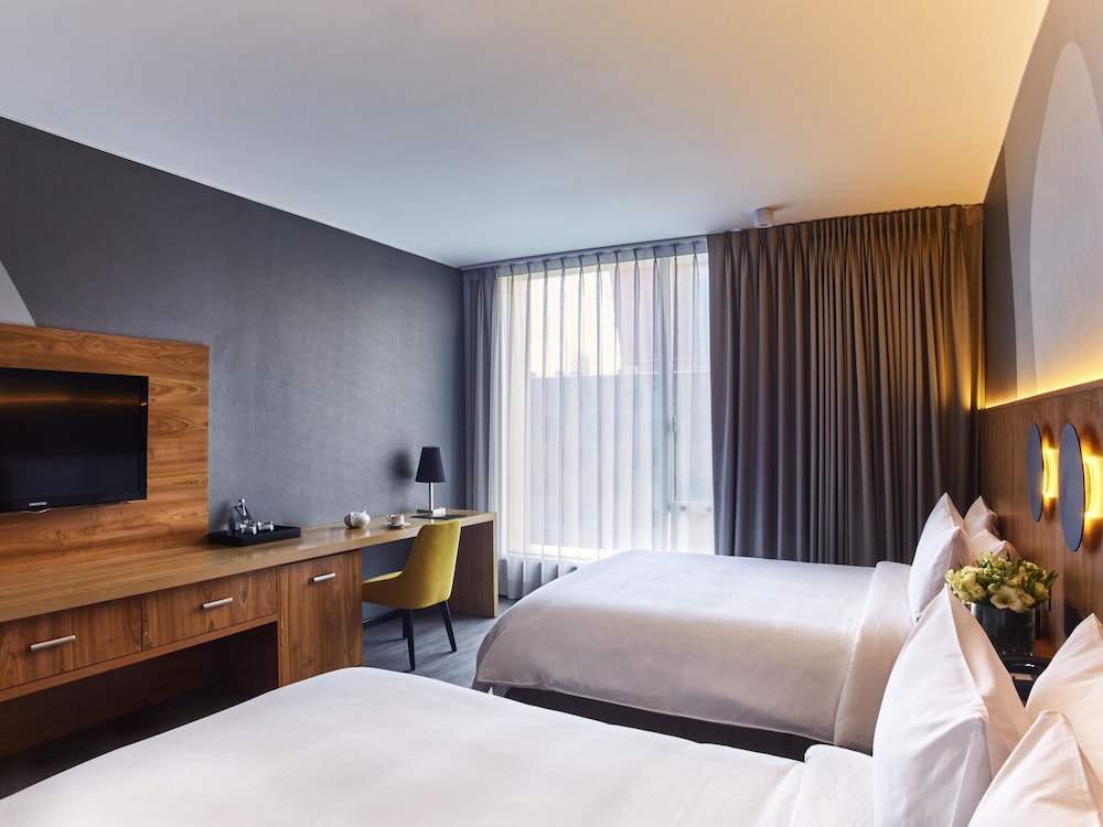 SUPERIOR, 2 DOUBLE BEDS
