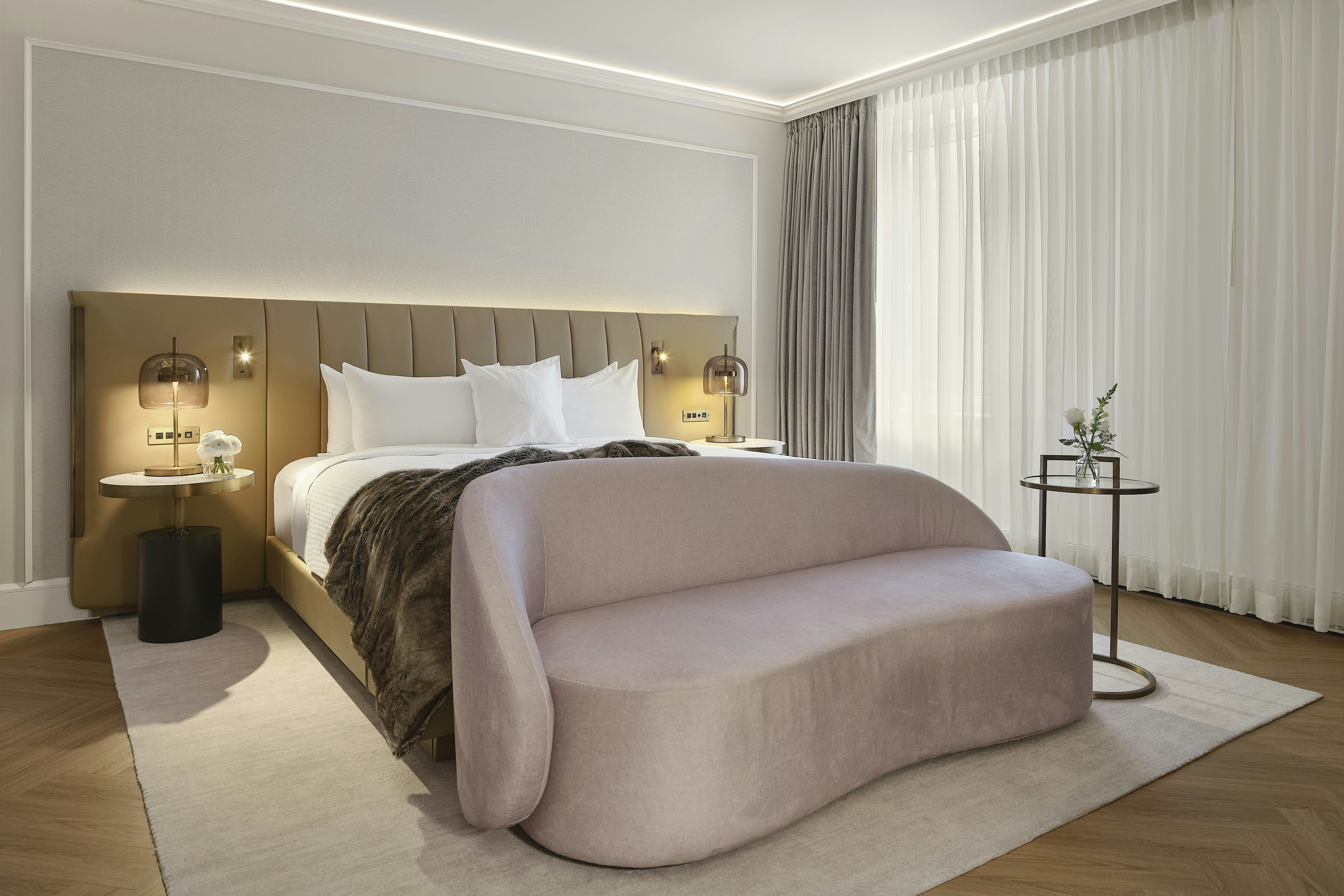 ROOM, KING BED