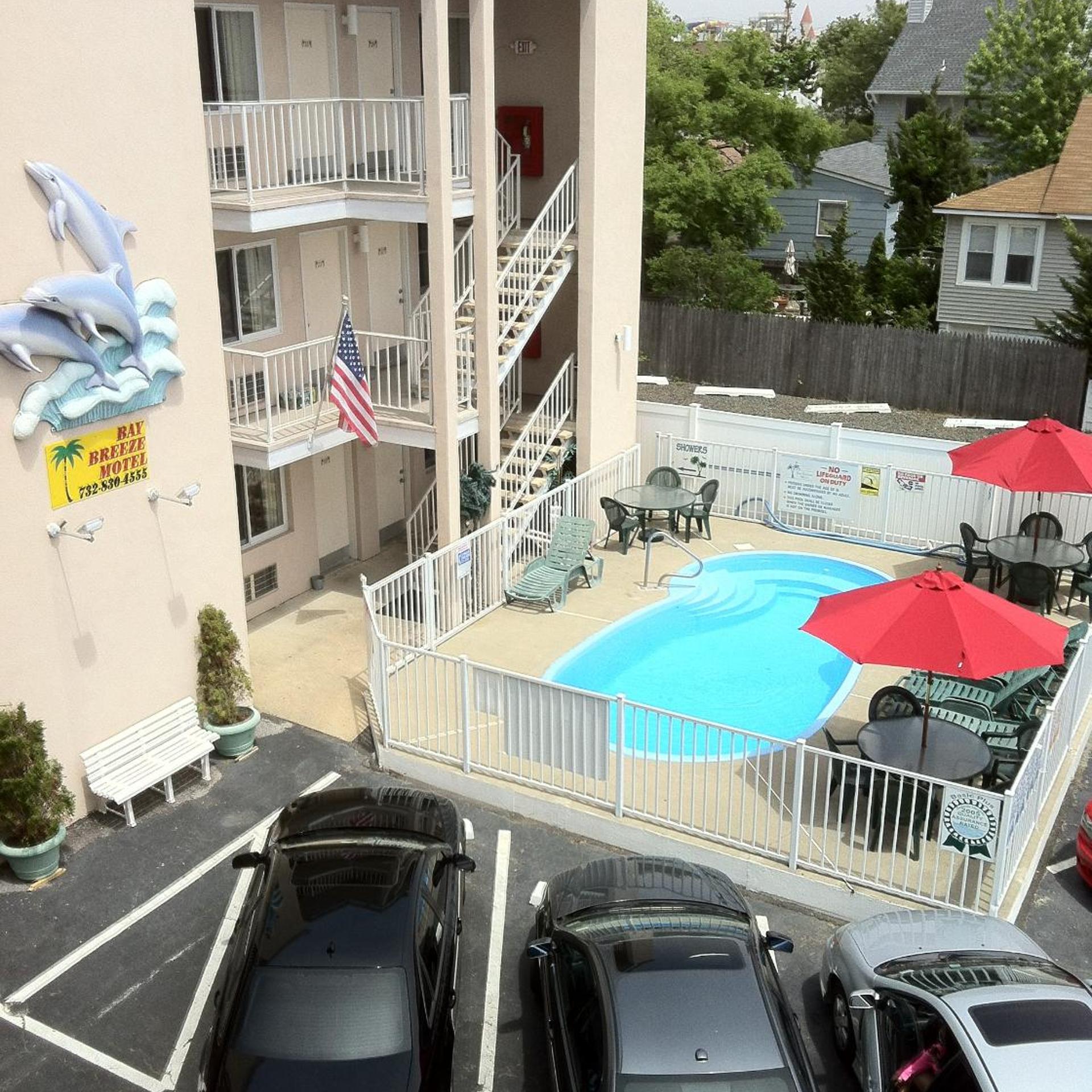Bay Breeze Motel 26/28