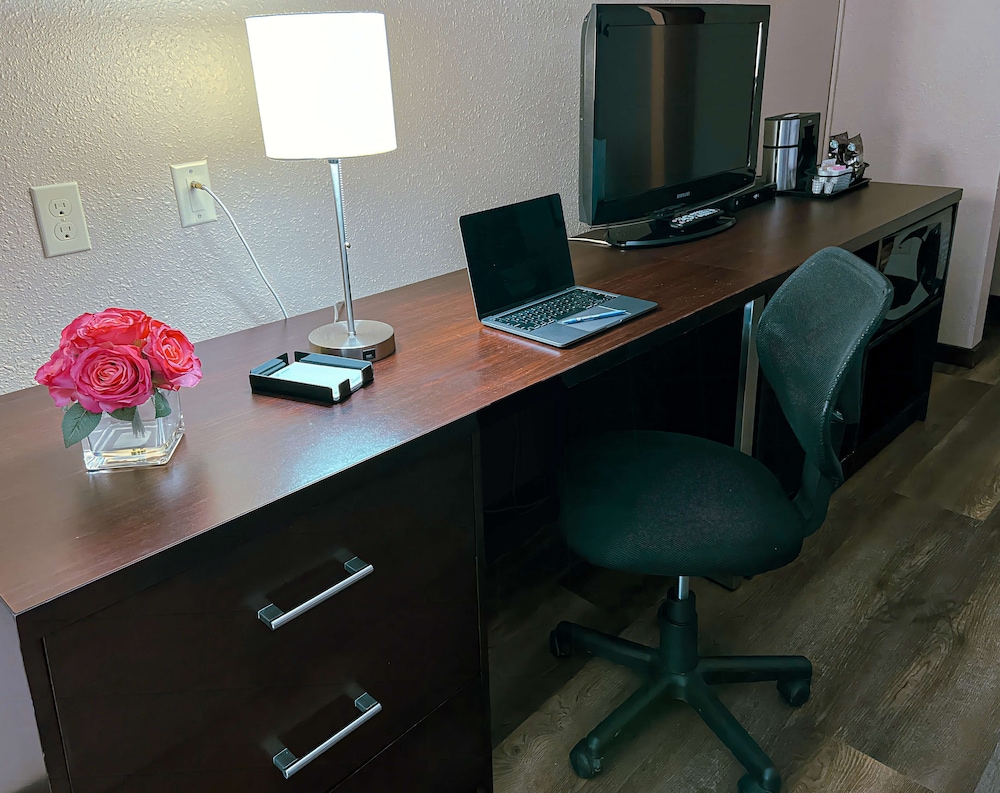 Coast Swift Current Hotel 57/65