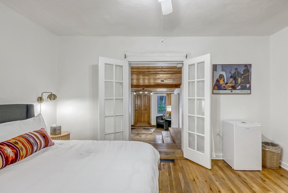 Deluxe, King Bed