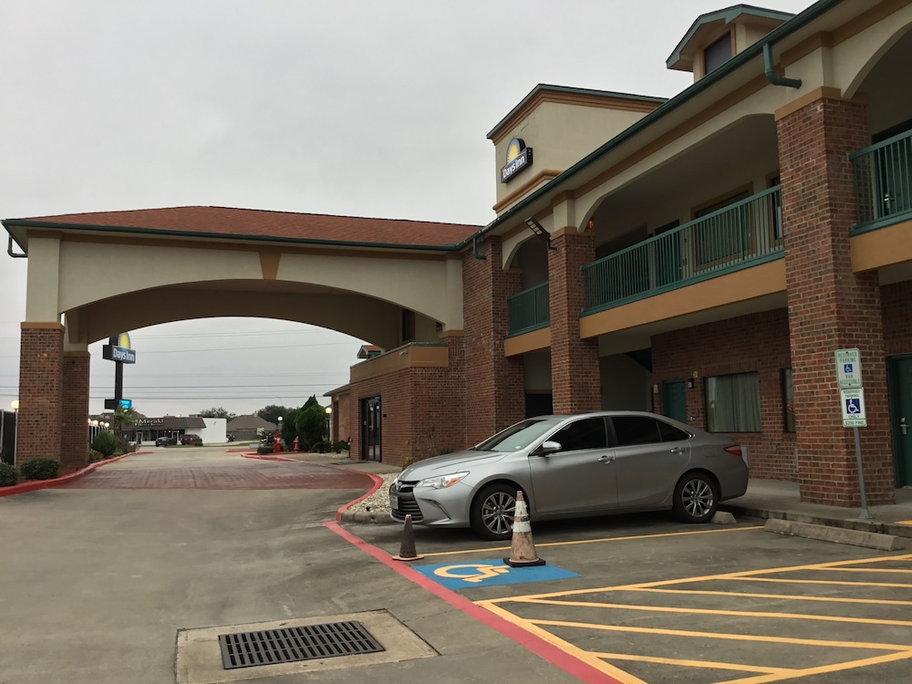 Days Inn By Wyndham Baytown East 38/50