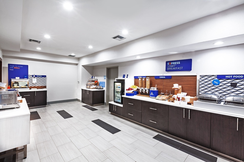 Holiday Inn Express Suites Port Lavaca 14/53