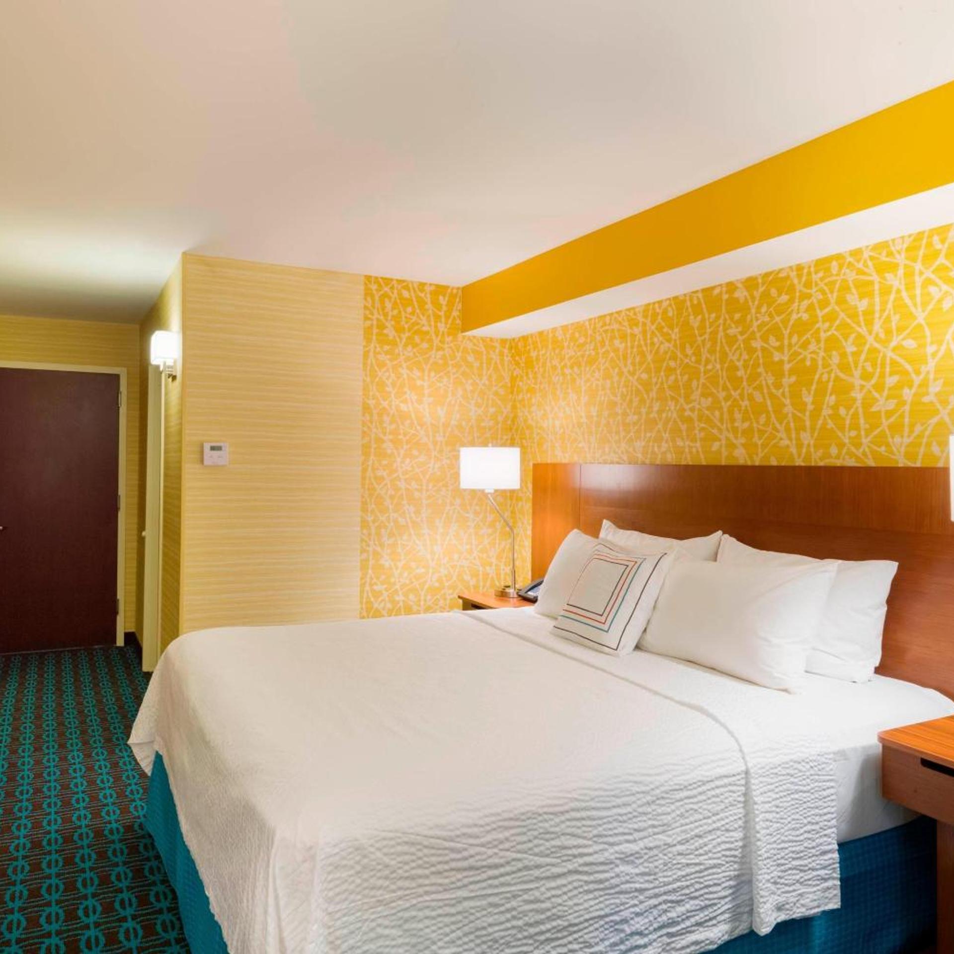 غرفة بسرير كينج بحوض استحمام لذوي الإعاقة، Fairfield Inn Suites By Marriott Paramus 2/8