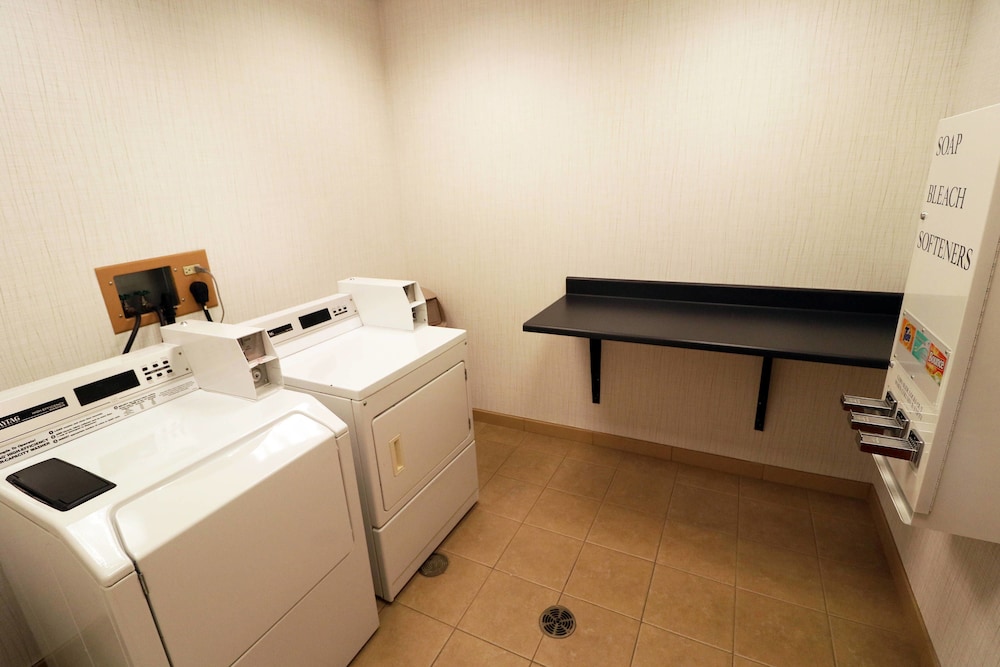 Fairfield by Marriott Inn & Suites Des Moines Airport 12/40
