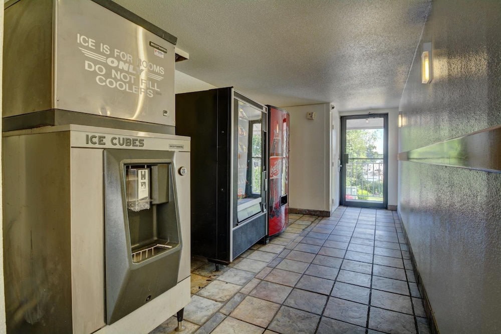 Motel6 Chicopee, MA - Springfield in CHICOPEE - MA
