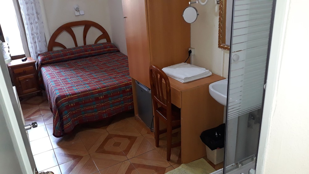 Hostal Fuentesol 18/28