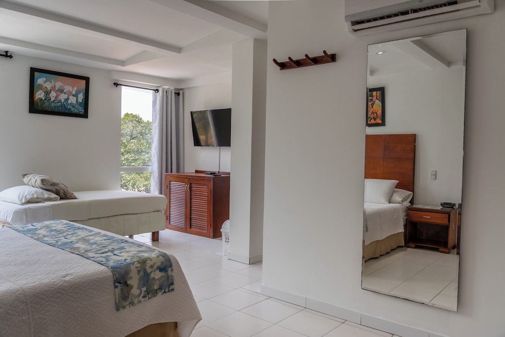Coral Reef Hotel 27/58