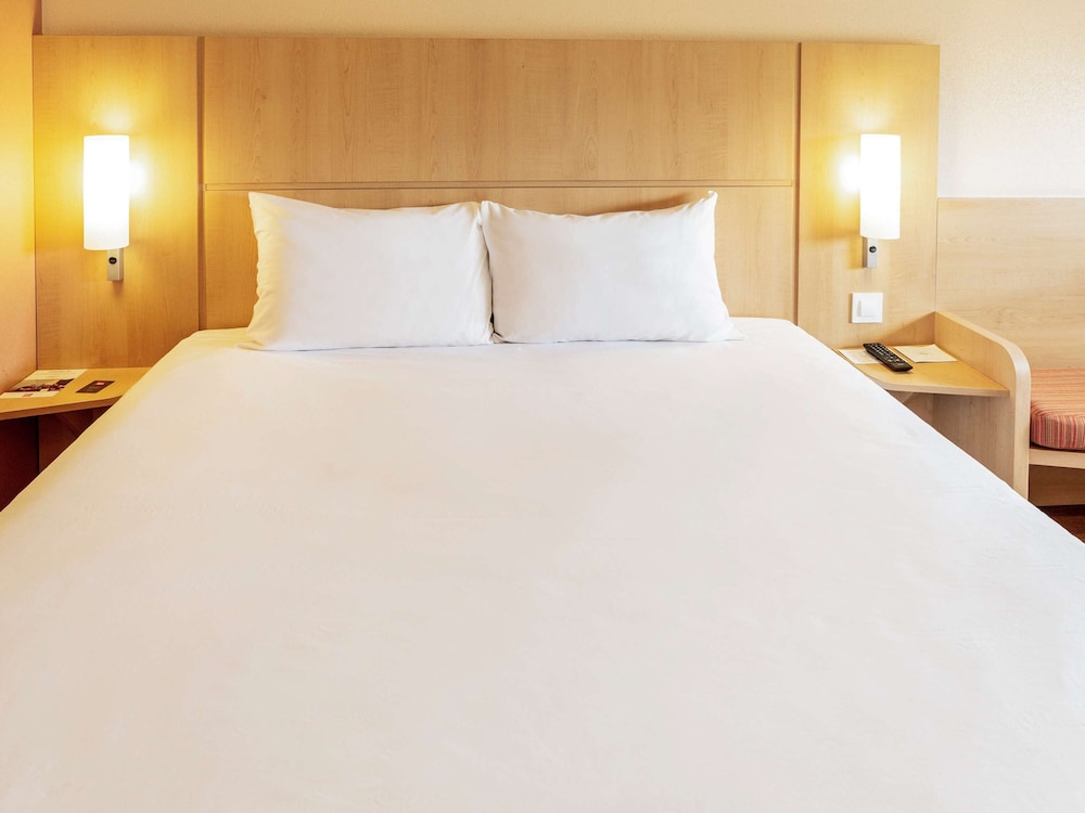 IBIS OVIEDO 32/59