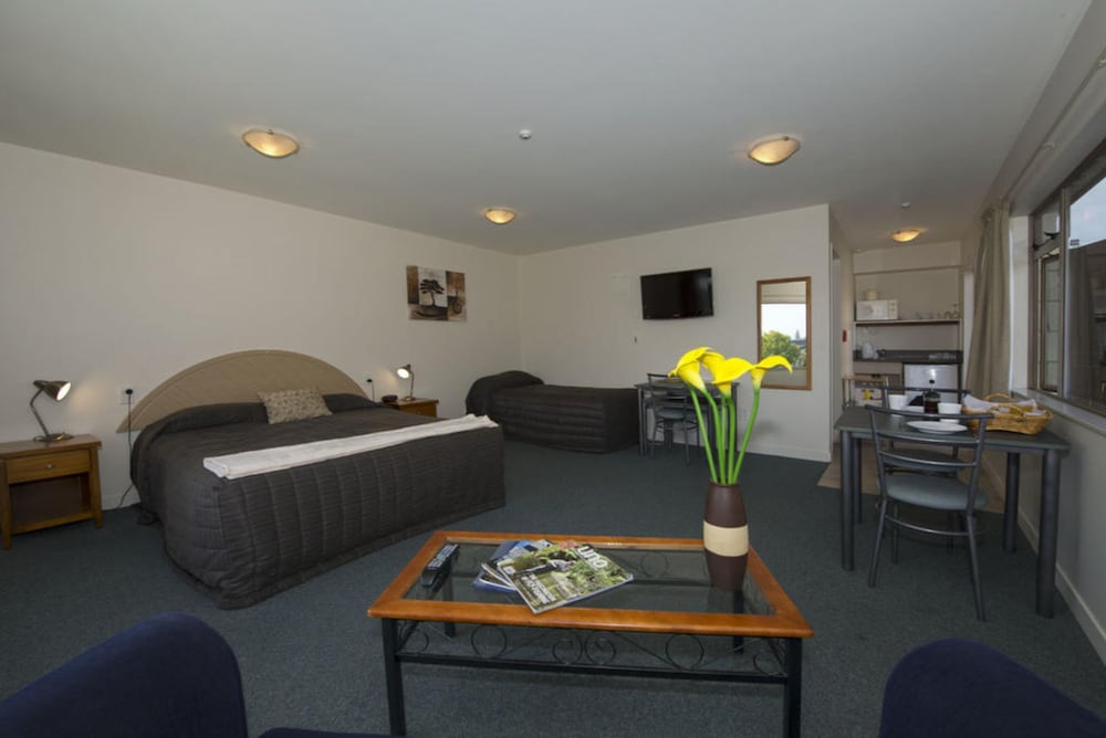 Lake Point Motel 32/37