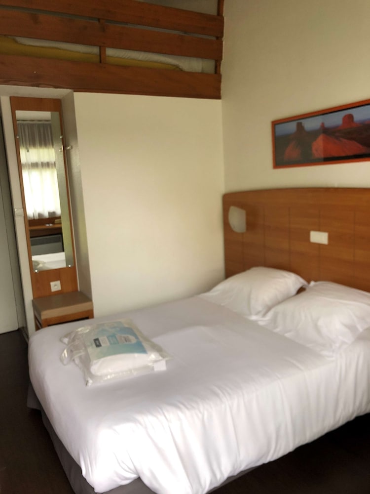 Mezzanine, Standard, Twin Beds, 3 Beds