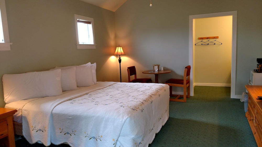 Spruce Lane Lodge & Cottages 14/35