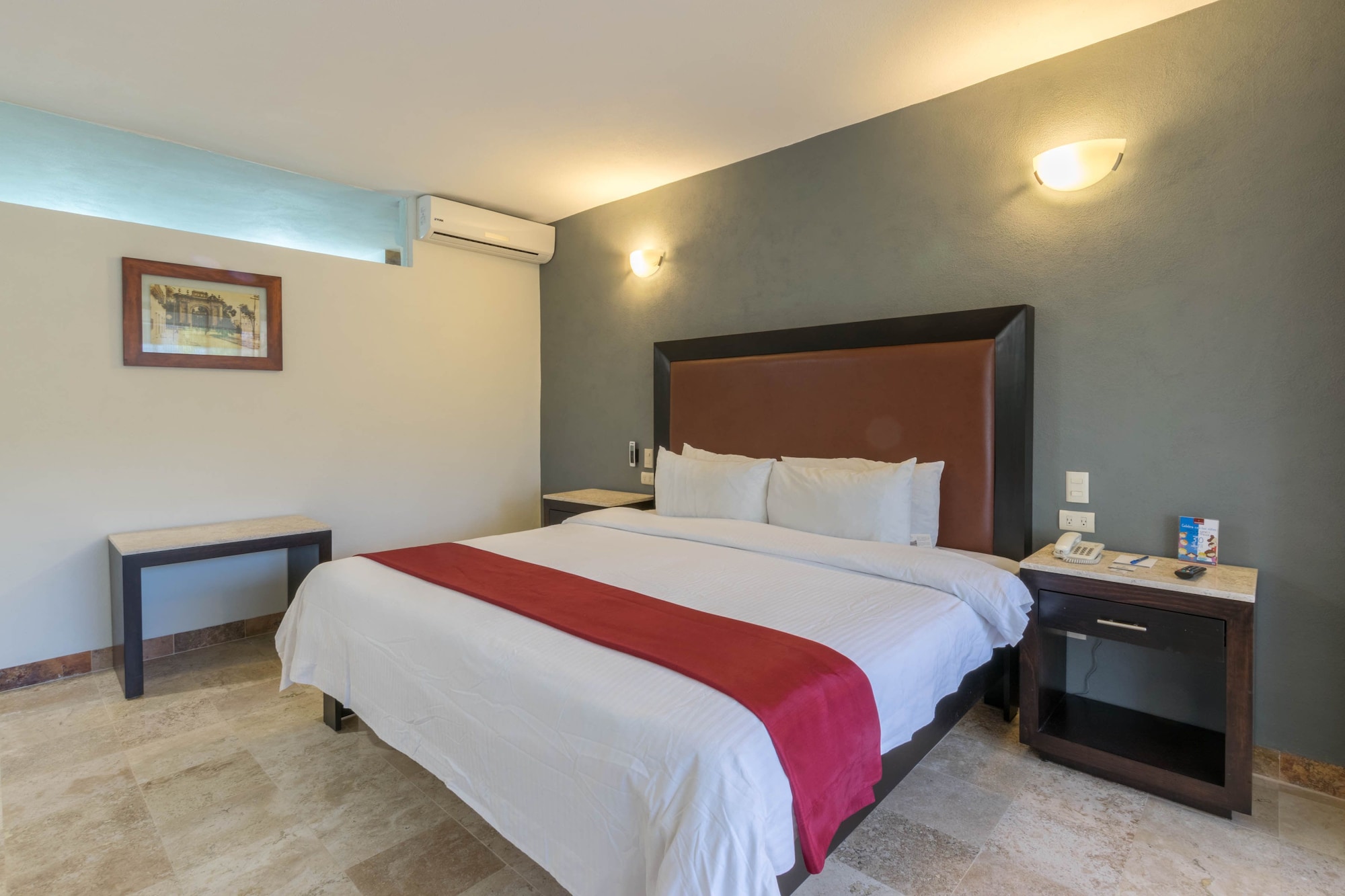Standard, King Bed, Real de Minas Poliforum 2/4