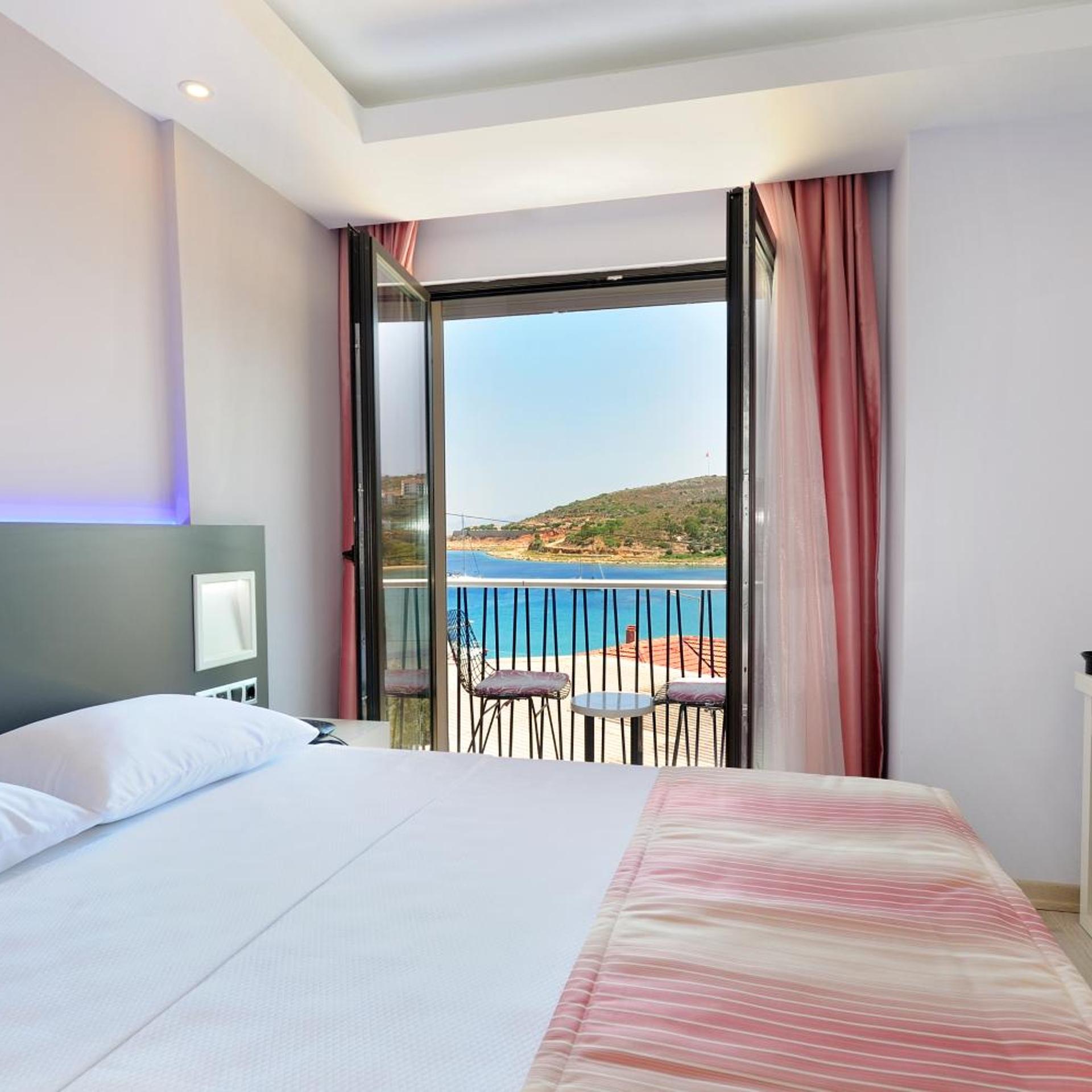 غرفة بسرير مزدوج بإطلالة على البحر، Datca Sapphire Hotel 2/9