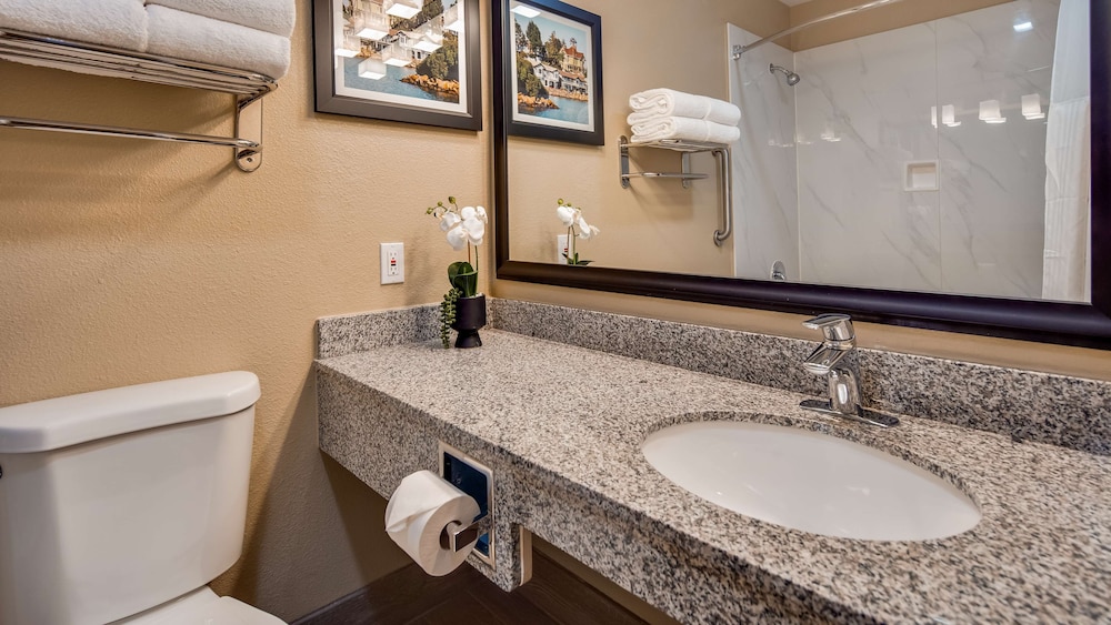 Best Western Plus Heritage Inn 13/40