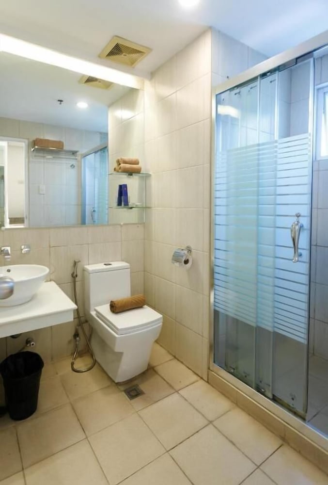 Regency Grand Suites 66/66