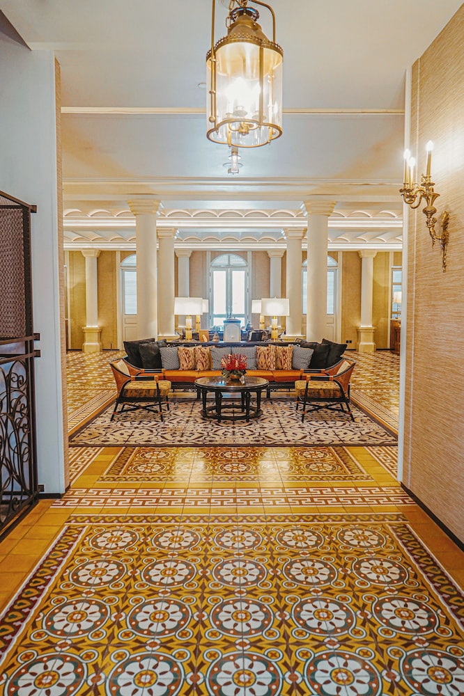 Hyatt Regency Phnom Penh 8/72