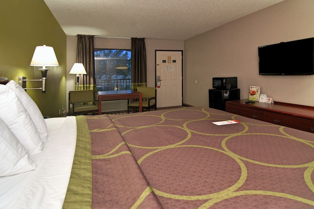 Super 8 by Wyndham Houston/Webster/NASA 18/30