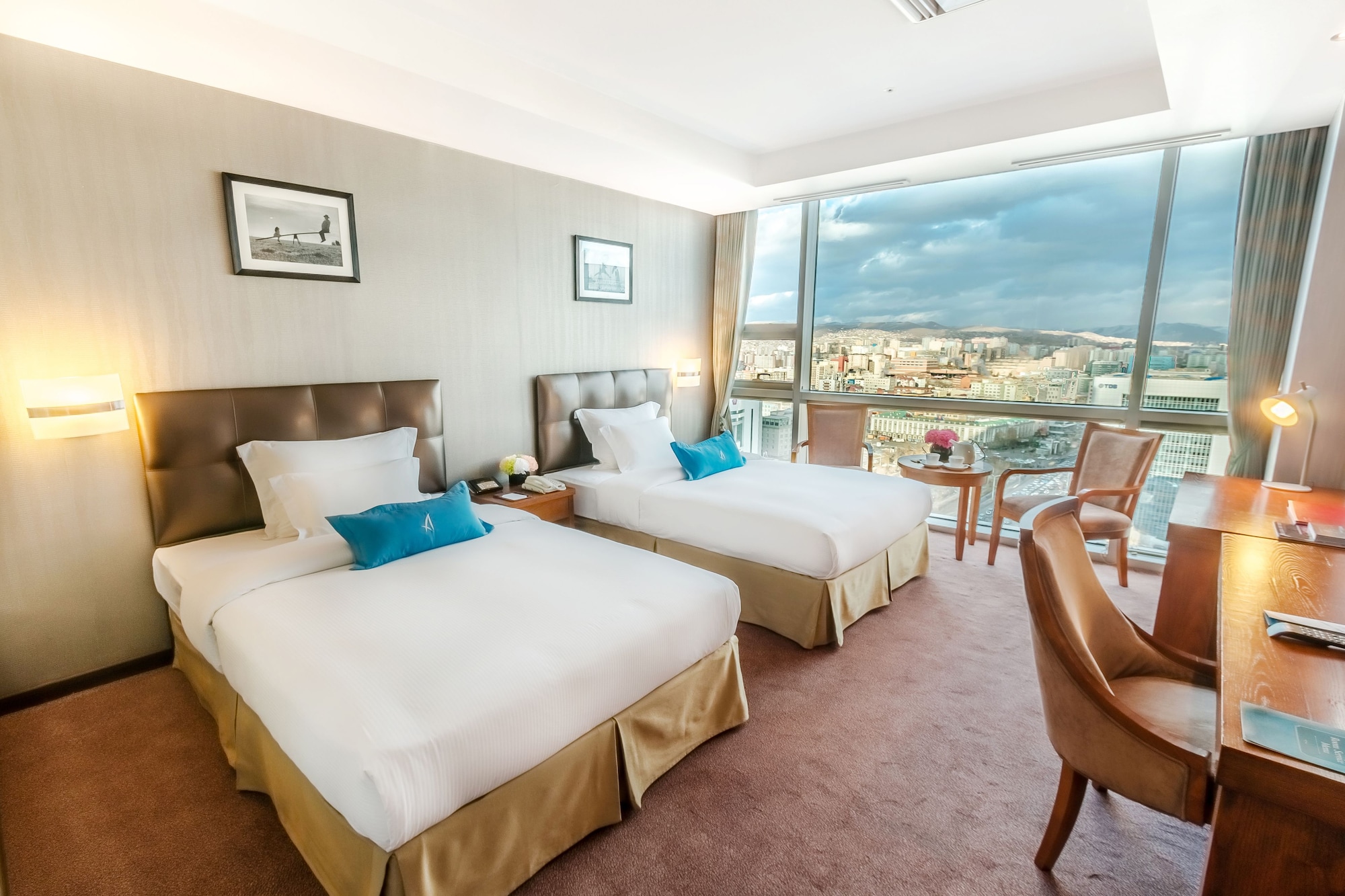 Family Suite, 1 King and 2 Queen Beds