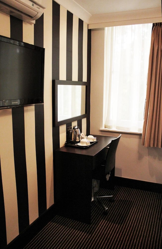 Edward Hotel Paddington 53/65