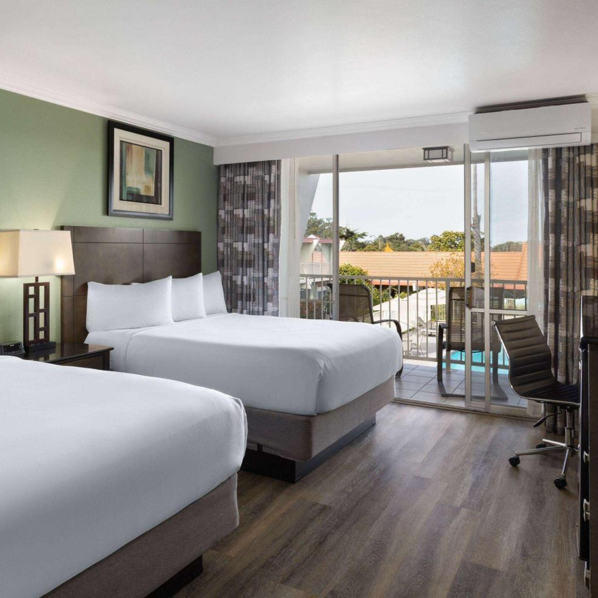 غرفة بسرير كينج وسريرين كوين، Travelodge By Wyndham Monterey Bay 2/10