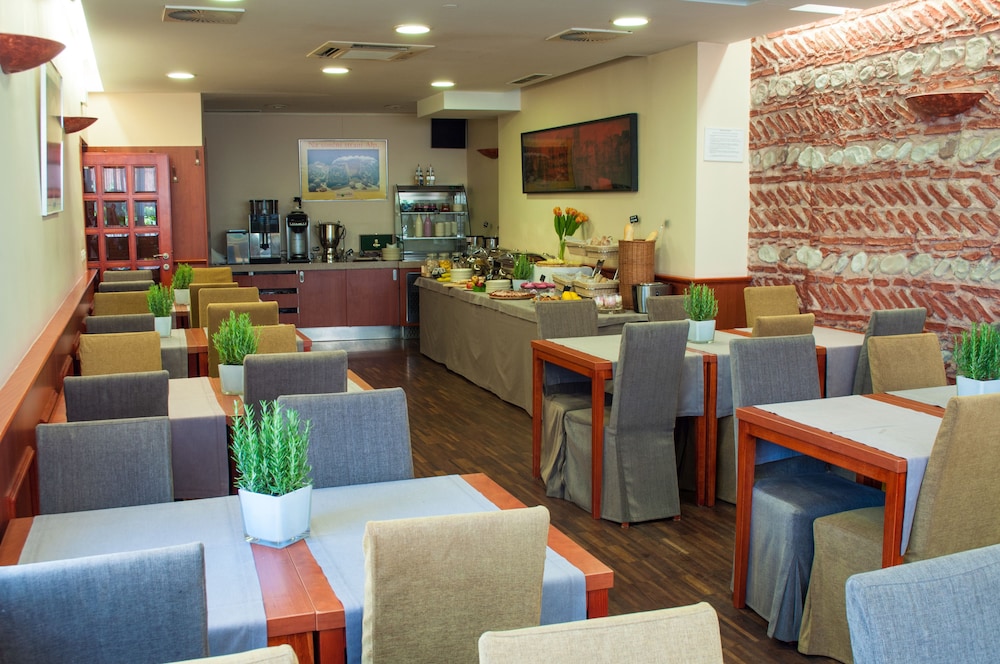 Hotel Mrak 69/94