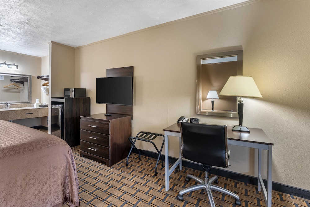 SureStay Hotel by Best Western Summersville 33/50