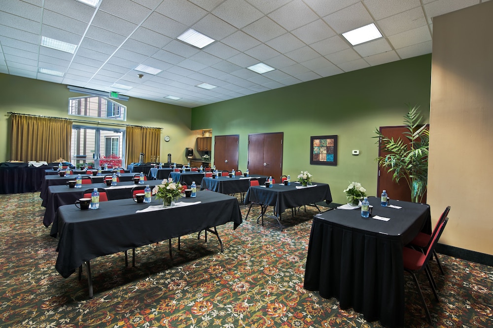 Oxford Suites Pendleton 52/54