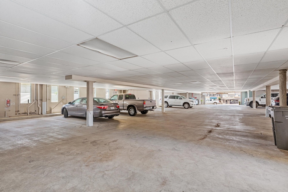 Beach House Inn & Suites 28/50