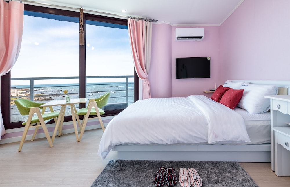 On The Sea Pension 42/80
