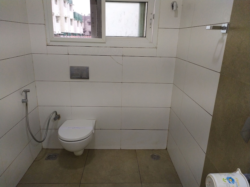 HOTEL SOWNTHARIYAM 25/30
