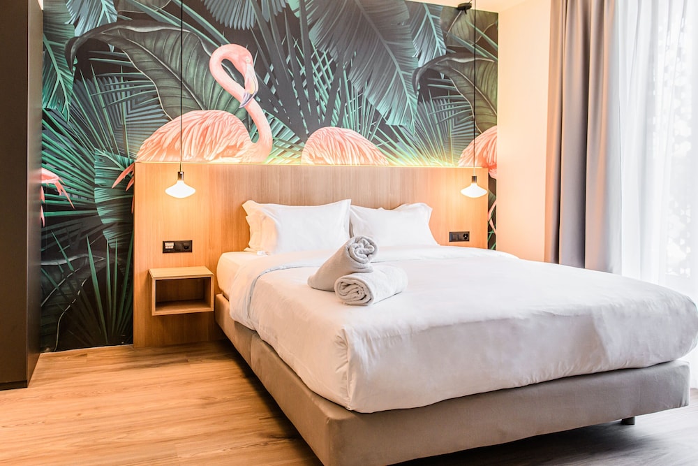 Afterwork Hotel 12/49