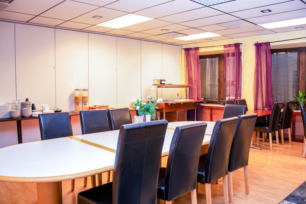 Euroway Hotel 48/50