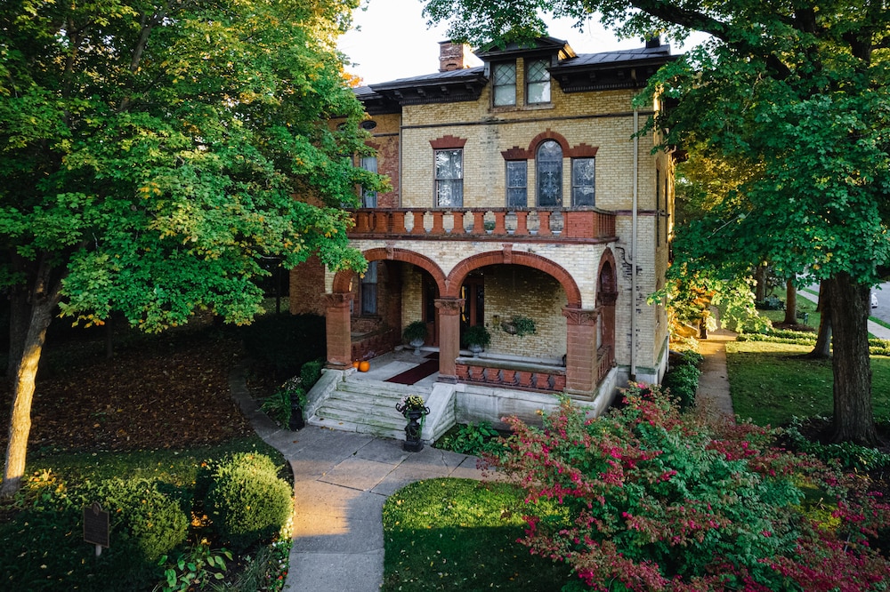 Vrooman Mansion Bloomington 63/72