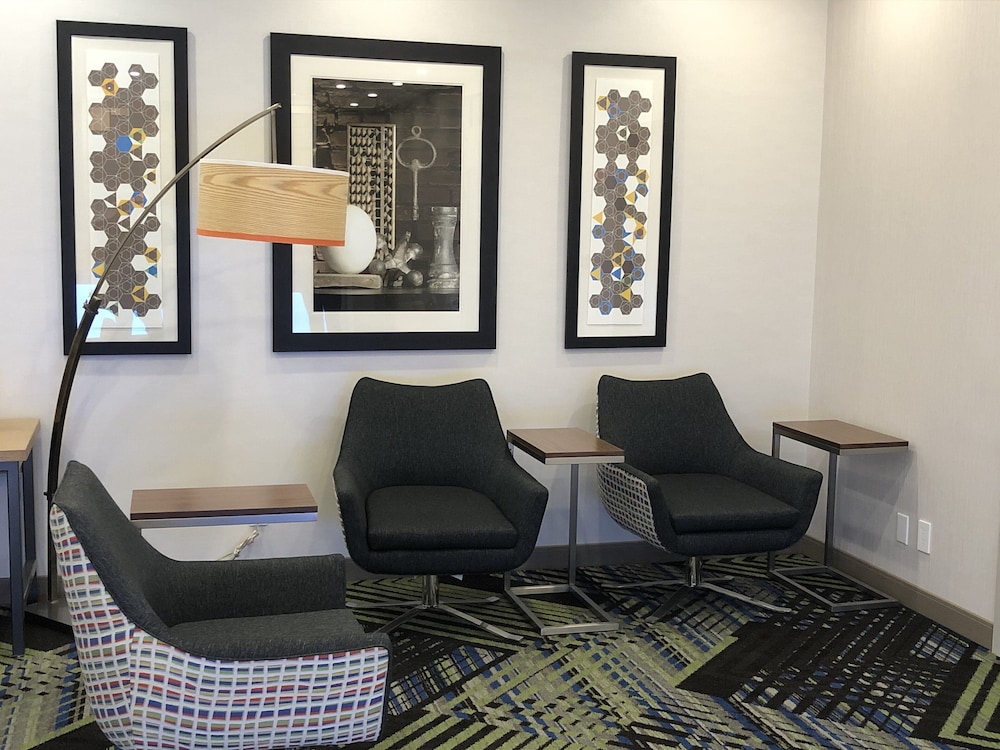 Holiday Inn Express Halifax Airport 49/65