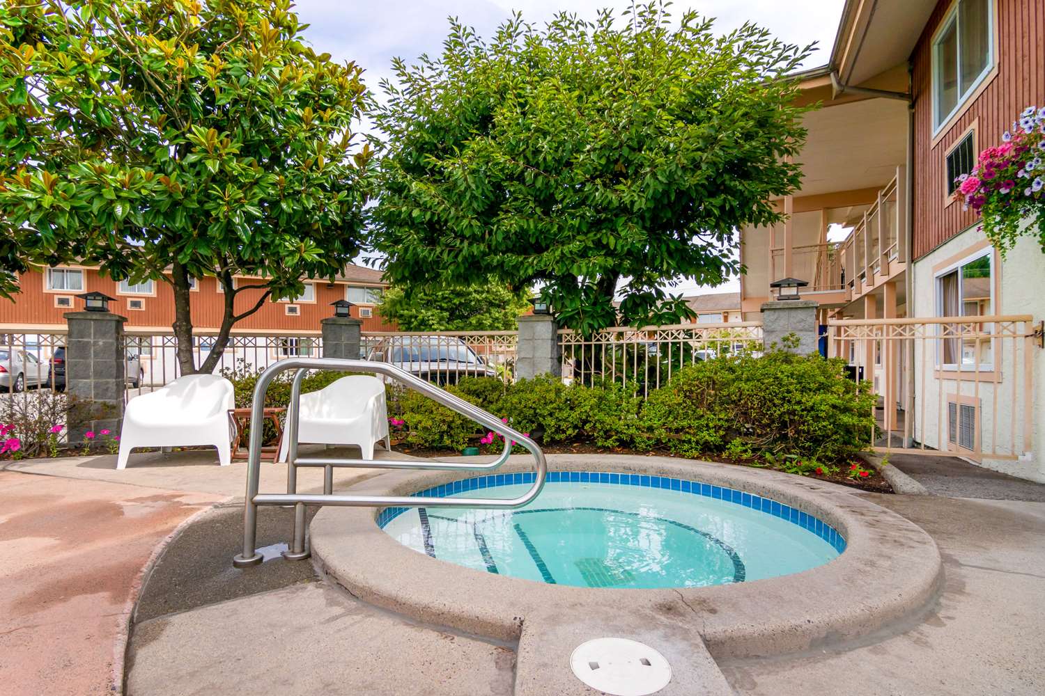 Econo Lodge Inn & Suites North Vancouver 49/52