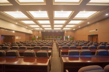 Ramada by Wyndham Chengdu North 24/24