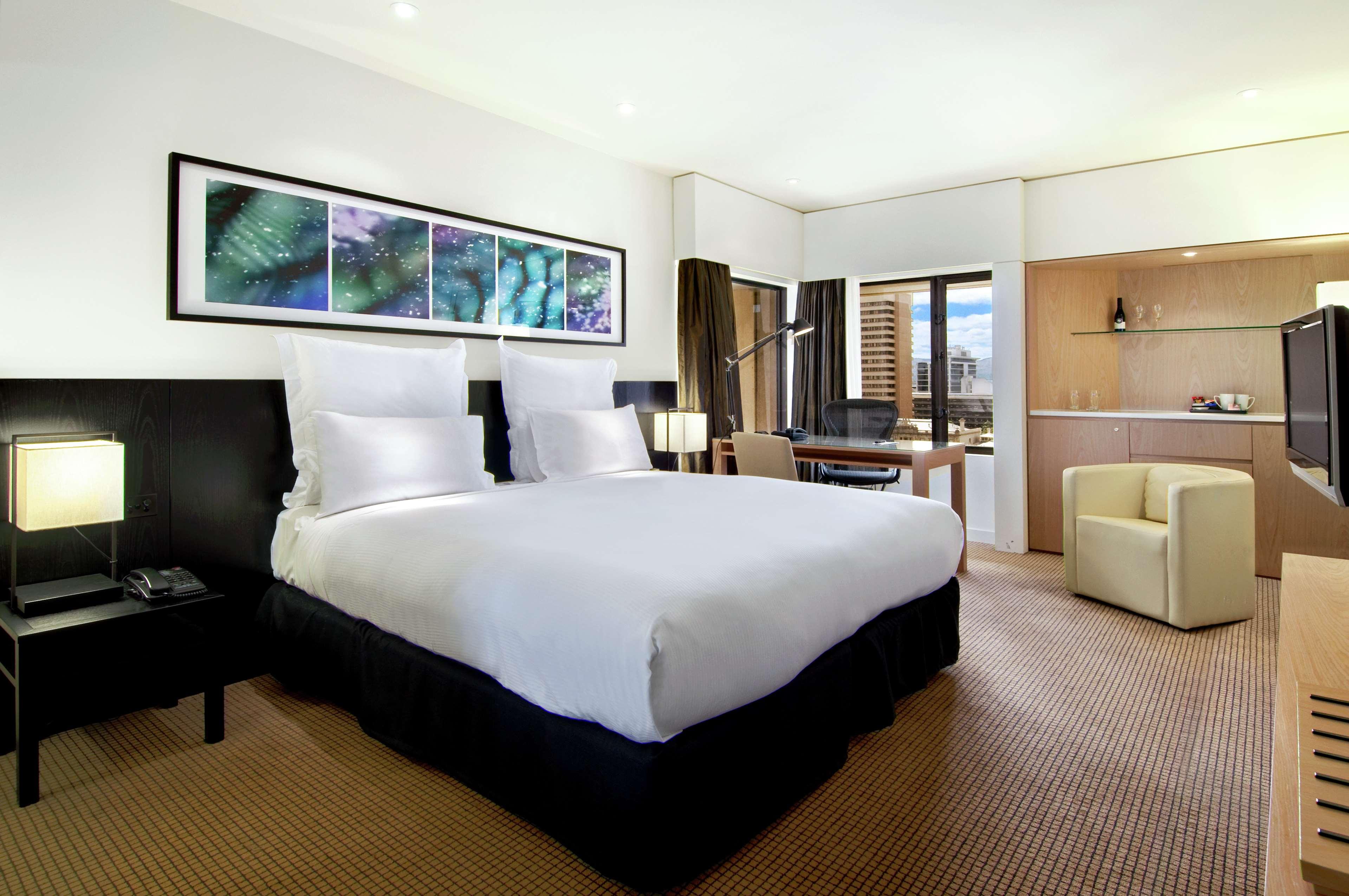 GUEST ROOM, QUEEN BED