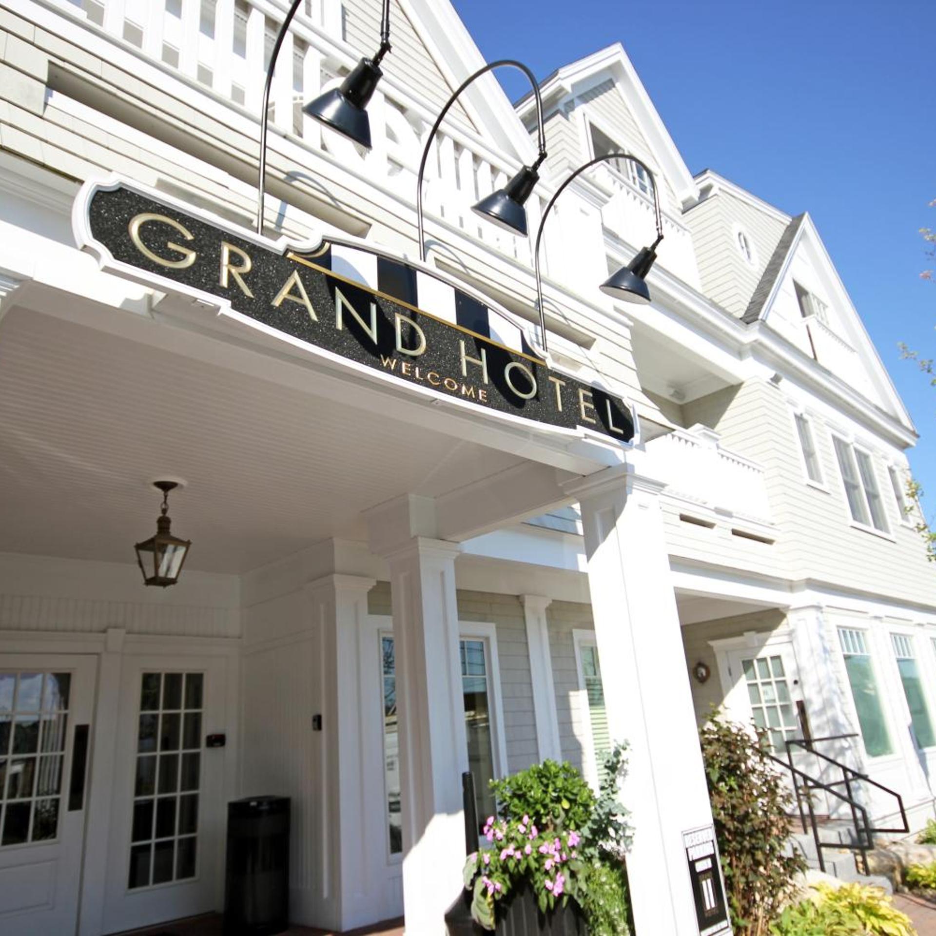 THE GRAND HOTEL 2/53