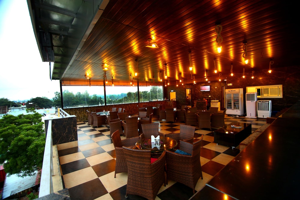 Hotel Gharonda 19/22