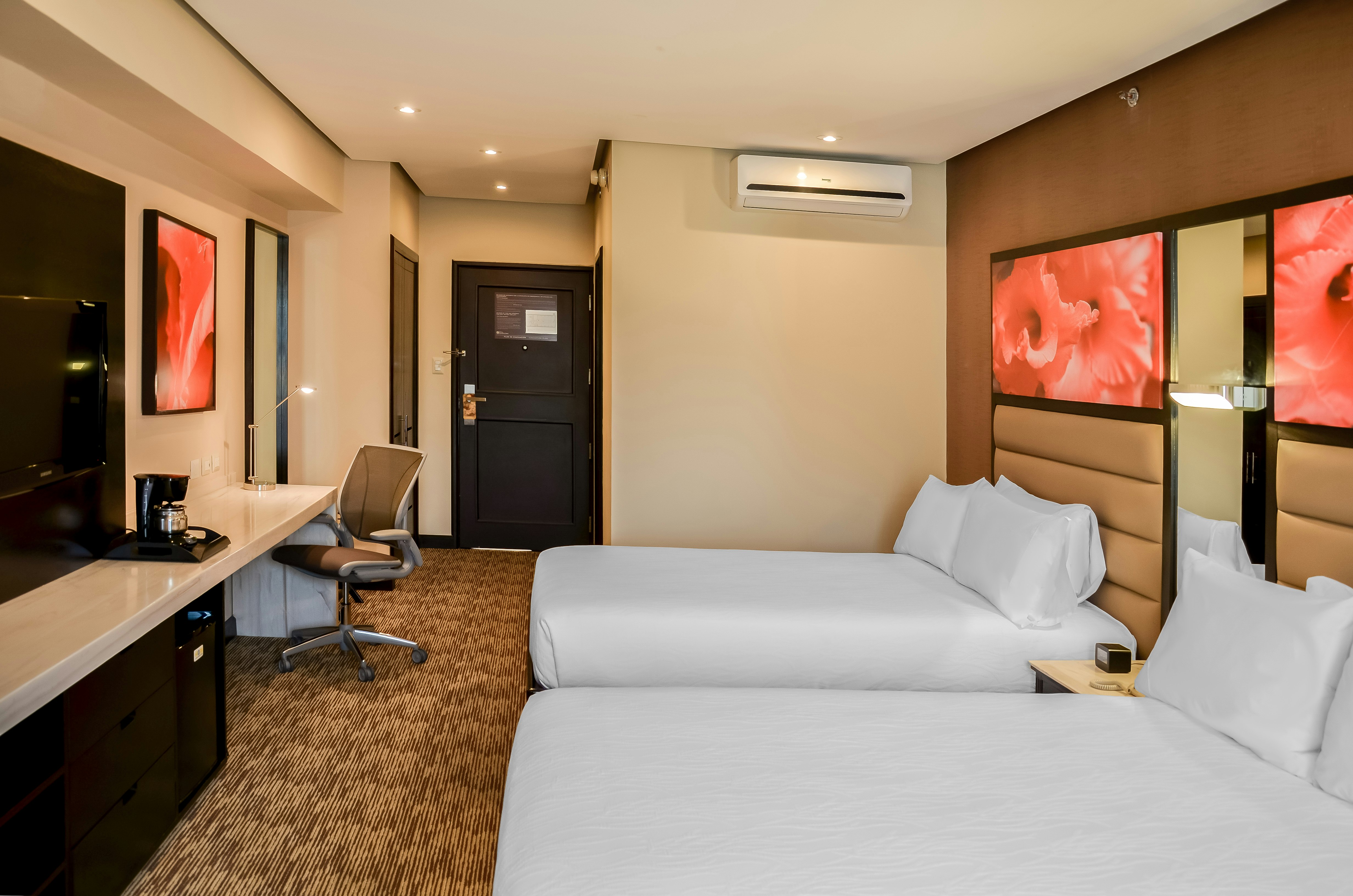Room, 2 Double Beds, City View