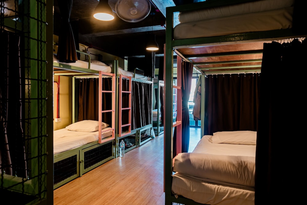 Sleeper Hostel 18/50