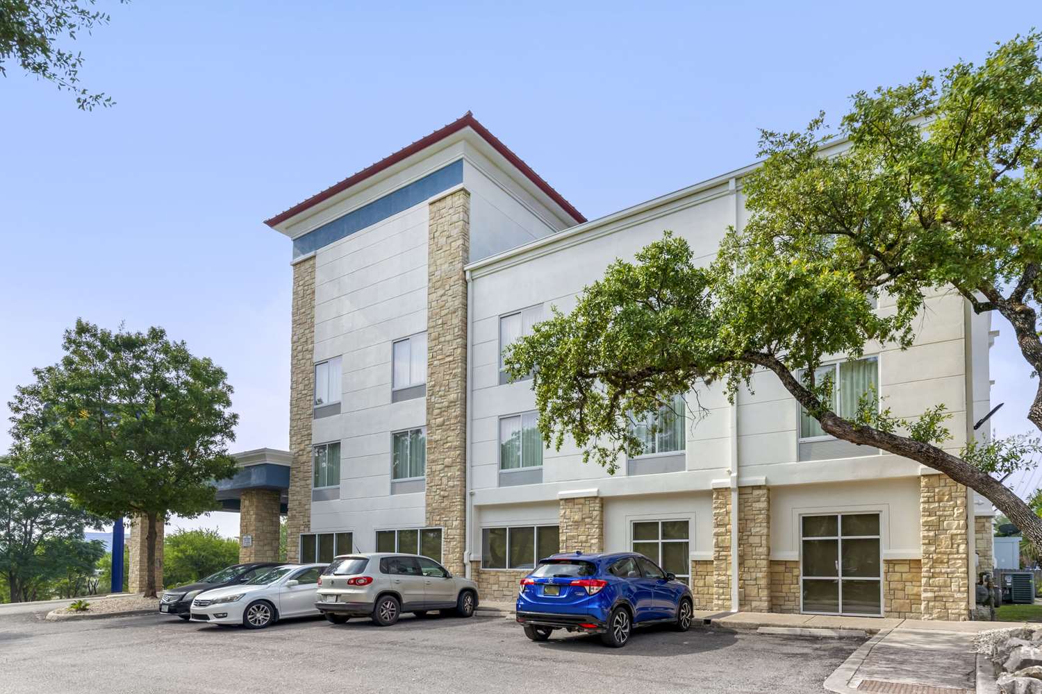 Comfort Suites Medical Center Near Six Flags 43/44