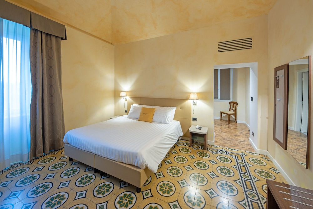 Comfort, Studio, Suite, Villa, Queen Bed
