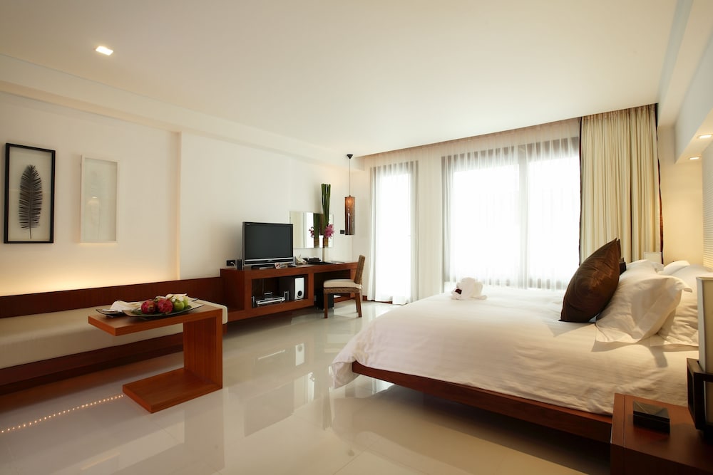La Flora Resort Patong 20/70