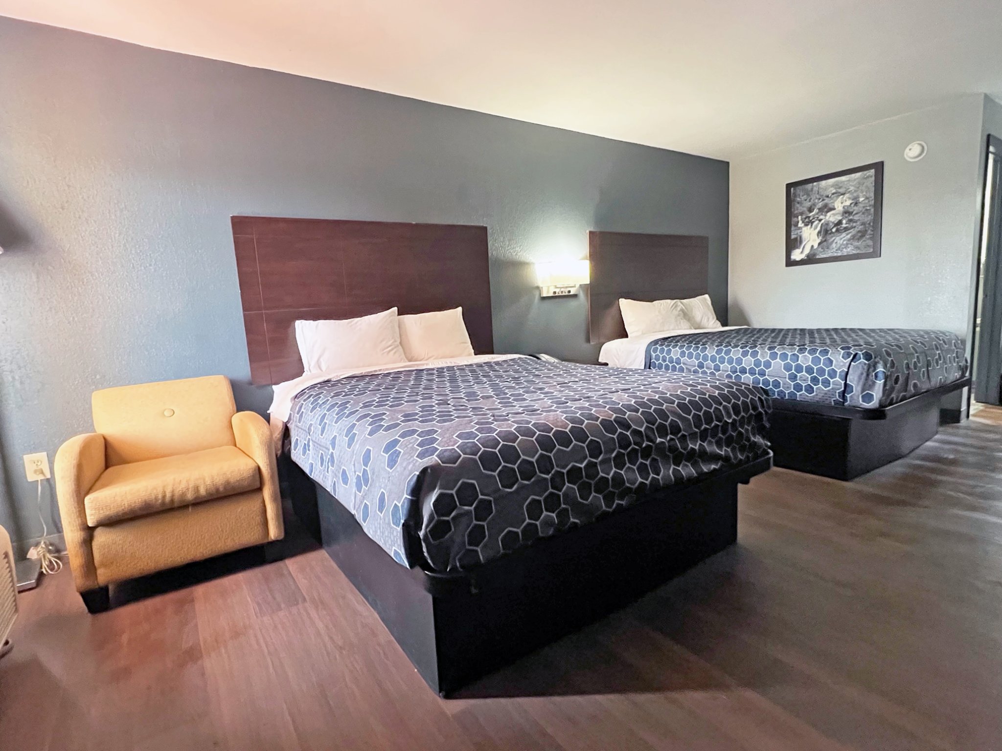 Red Carpet Inn And Suites Newnan 12/18