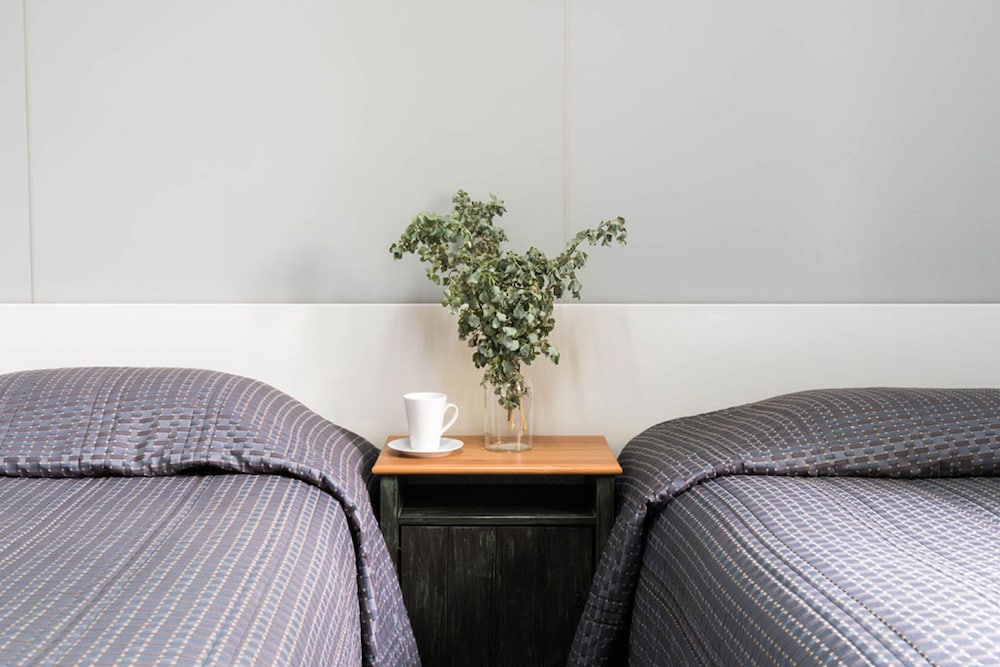 Saltbush Retreat 18/70