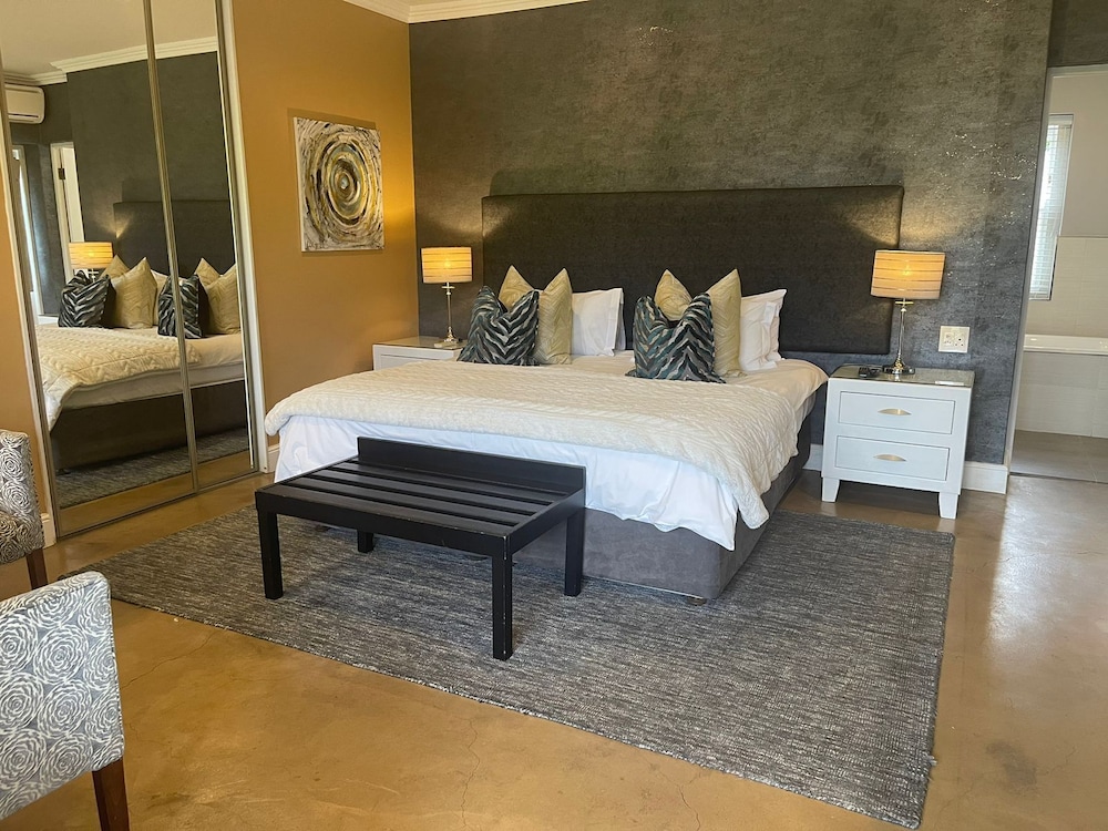 Plumwood Boutique Hotel 16/32