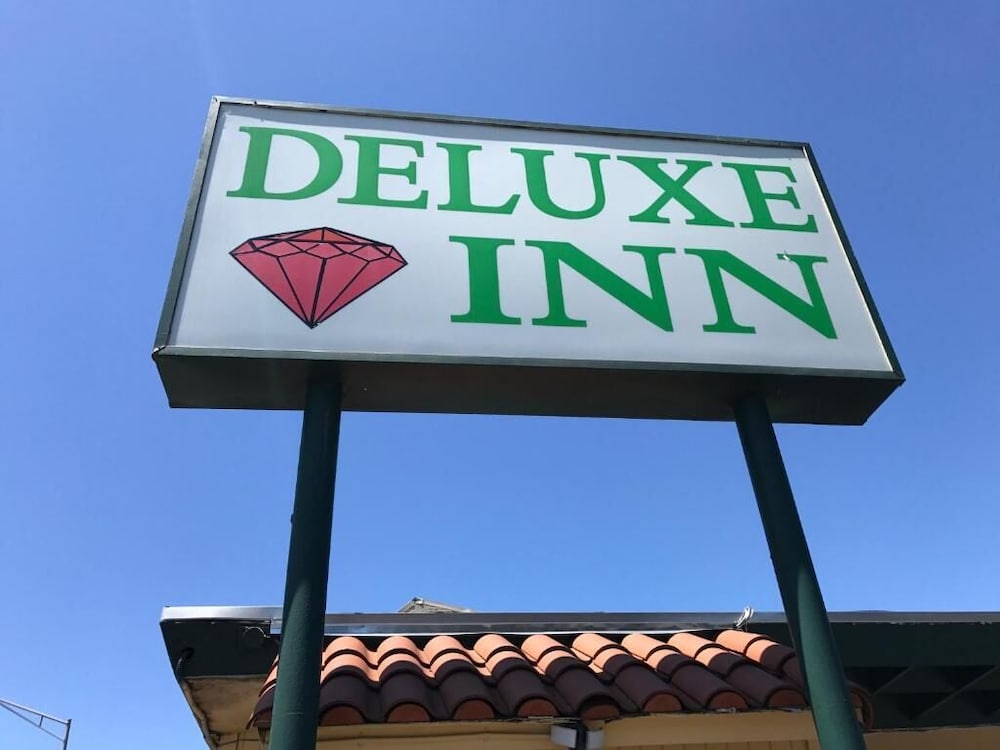 Deluxe Inn 1/50